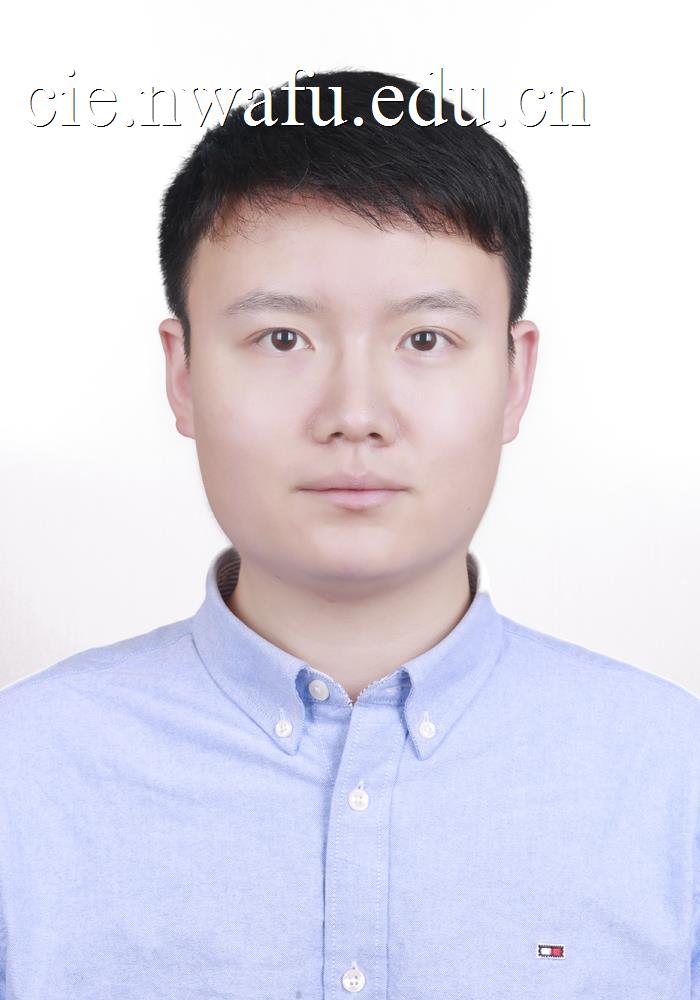 张宇辰 白底照片.jpg