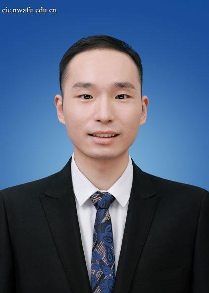学院半身照-小.jpg