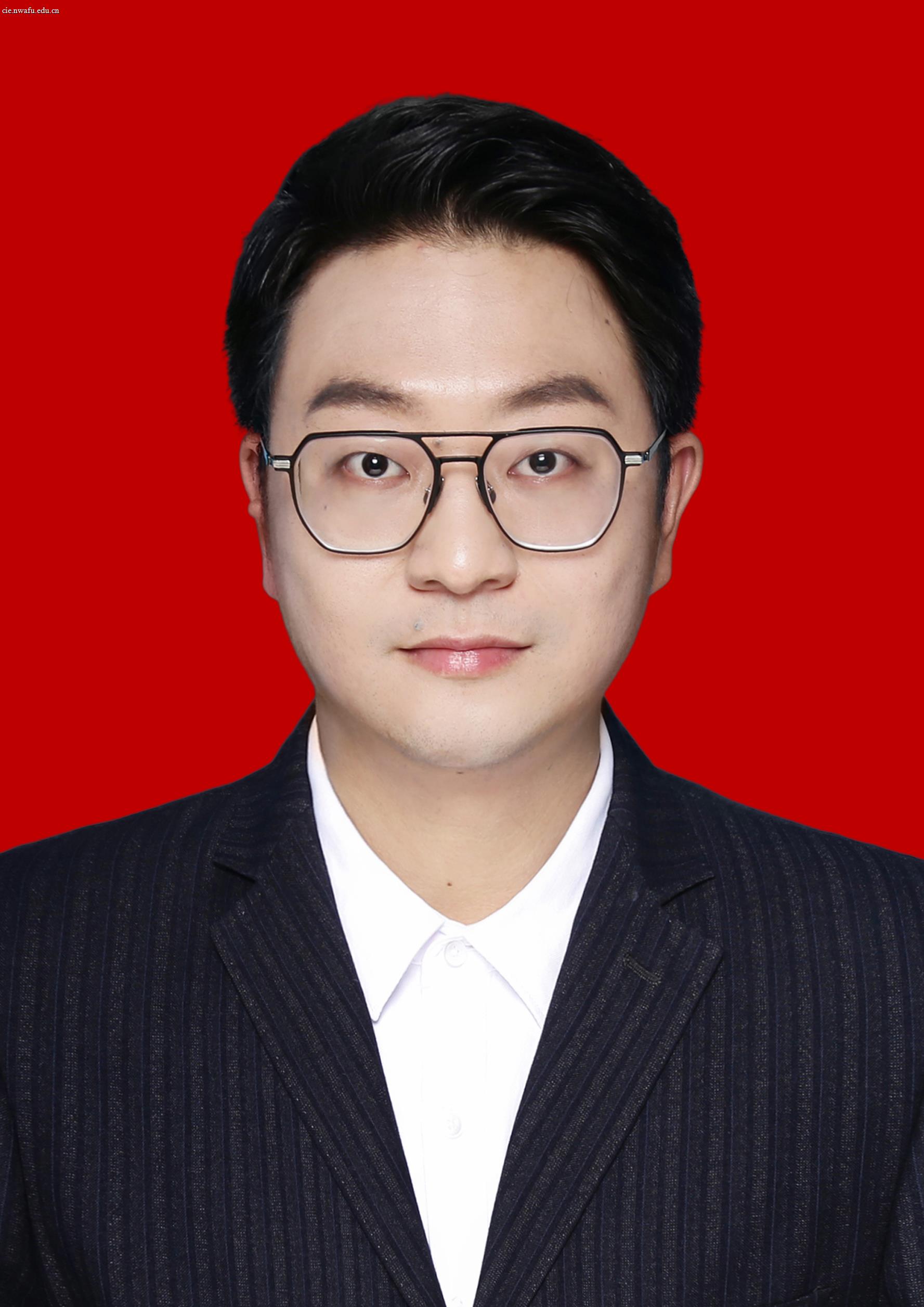 方鹏飞-红底.jpg